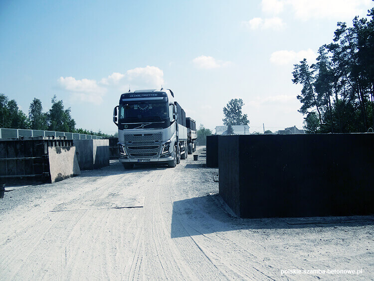 Transport szamb betonowych  w Piaskach